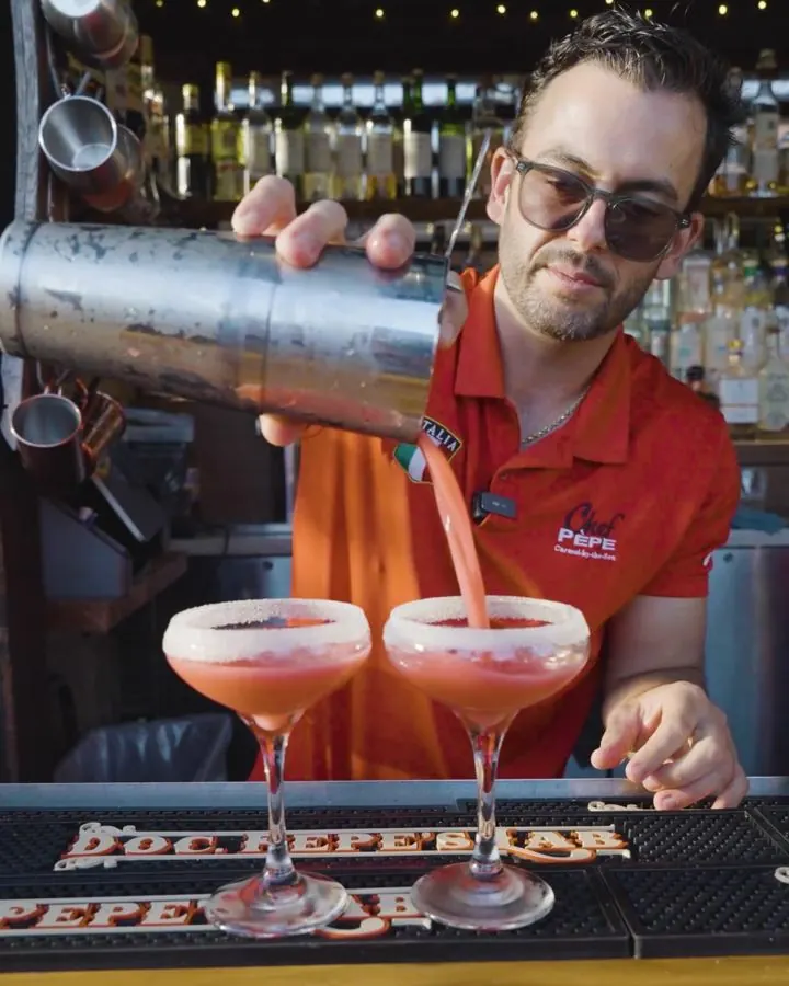 Christian Pèpe pouring two cocktails from one shaker at the Vesuvio bar
