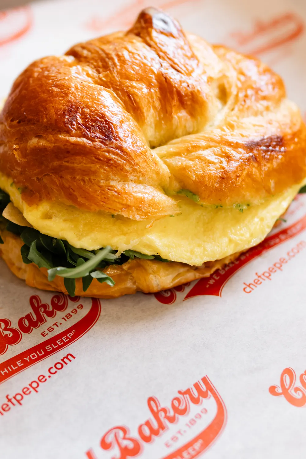 A ham and egg croissant sandwich
