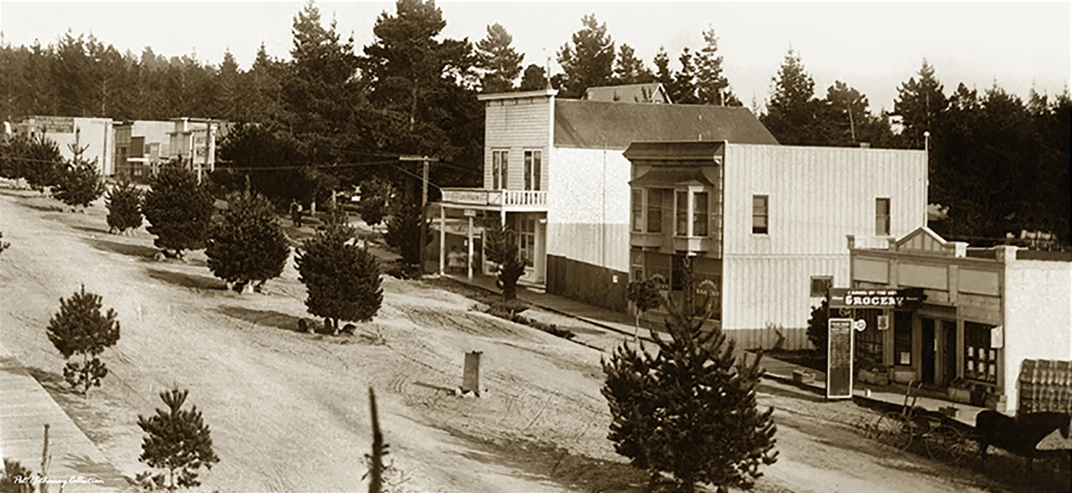 Ocean Avenue in Carmel in 1906, with the bakery building and the grocery next door